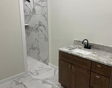 1207 Crawford Avenue - Photo Thumbnail 7