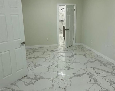 1207 Crawford Avenue - Photo Thumbnail 5