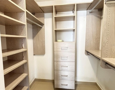 1248 Av. Luis Vigoreaux - Photo Thumbnail 8