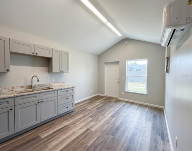 115 Avenue F Sw - Photo Thumbnail 6