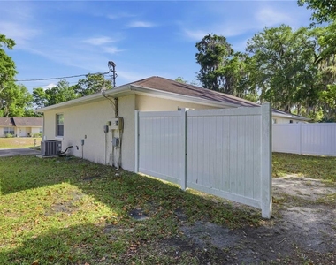 712 Ne 26th Street - Photo Thumbnail 2