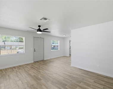 712 Ne 26th Street - Photo Thumbnail 7