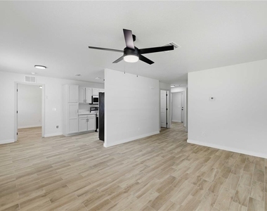 712 Ne 26th Street - Photo Thumbnail 4