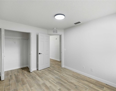 712 Ne 26th Street - Photo Thumbnail 9