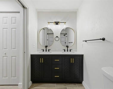 712 Ne 26th Street - Photo Thumbnail 17