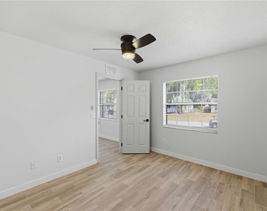 712 Ne 26th Street - Photo Thumbnail 15