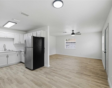 712 Ne 26th Street - Photo Thumbnail 5