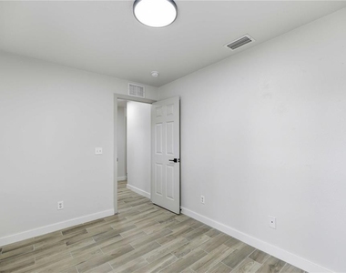 712 Ne 26th Street - Photo Thumbnail 13