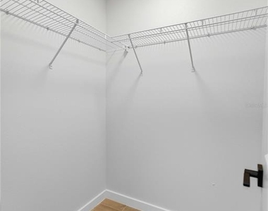 712 Ne 26th Street - Photo Thumbnail 16