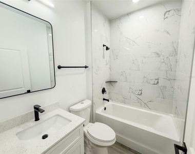 4700 Sunbeam Street - Photo Thumbnail 5