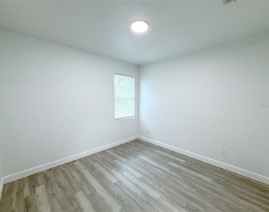 4700 Sunbeam Street - Photo Thumbnail 4