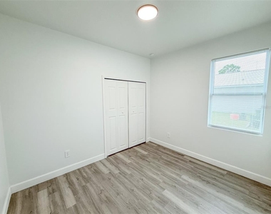 4700 Sunbeam Street - Photo Thumbnail 7