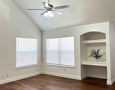 3318 Sw Greenwich Village Boulevard - Photo Thumbnail 4