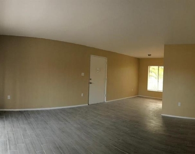 1830 Maravilla Avenue - Photo Thumbnail 12
