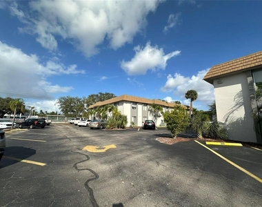 1830 Maravilla Avenue - Photo Thumbnail 22