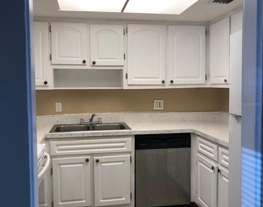 1830 Maravilla Avenue - Photo Thumbnail 3
