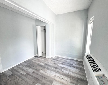 704 Cordova Drive - Photo Thumbnail 15