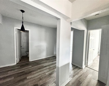 704 Cordova Drive - Photo Thumbnail 6
