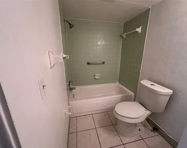 1830 Maravilla Avenue - Photo Thumbnail 5
