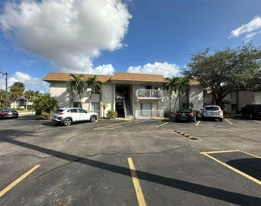 1830 Maravilla Avenue - Photo Thumbnail 16