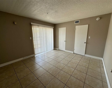 1830 Maravilla Avenue - Photo Thumbnail 12
