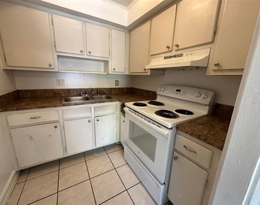 1830 Maravilla Avenue - Photo Thumbnail 10