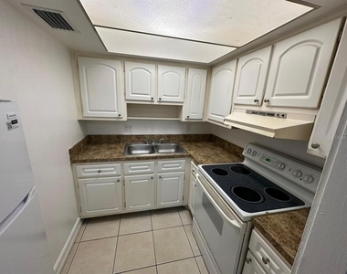 1830 Maravilla Avenue - Photo Thumbnail 7