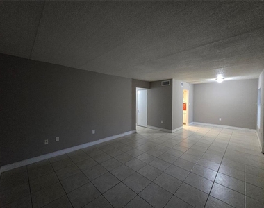 1830 Maravilla Avenue - Photo Thumbnail 6