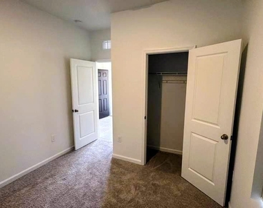 2443 Grey Hawk Dr - Photo Thumbnail 8