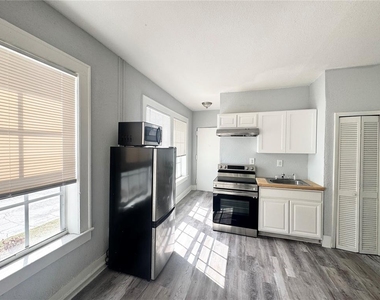 704 Cordova Drive - Photo Thumbnail 8