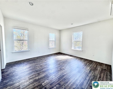 315 E Stone Alley - Photo Thumbnail 6