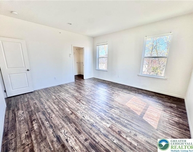 315 E Stone Alley - Photo Thumbnail 7