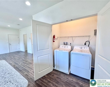 315 E Stone Alley - Photo Thumbnail 5