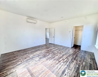 315 E Stone Alley - Photo Thumbnail 8