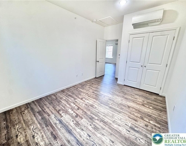 315 E Stone Alley - Photo Thumbnail 12