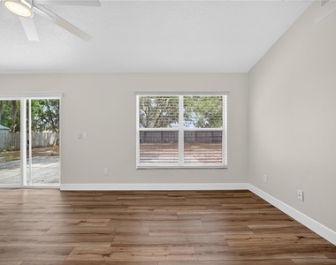 10748 Siena Dr - Photo Thumbnail 23