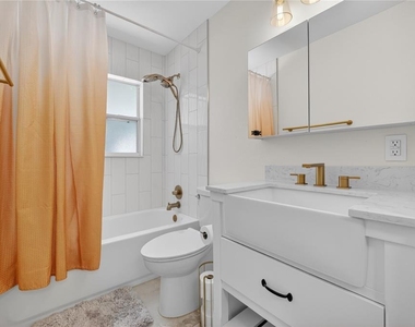 10748 Siena Dr - Photo Thumbnail 8