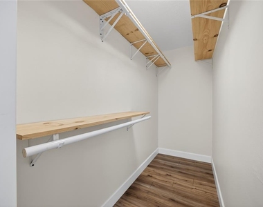 10748 Siena Dr - Photo Thumbnail 37