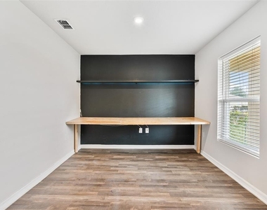 1463 Swan Court - Photo Thumbnail 21