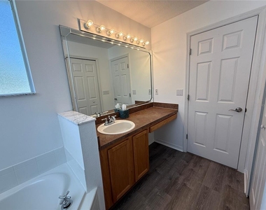 2 Upland Place - Photo Thumbnail 10