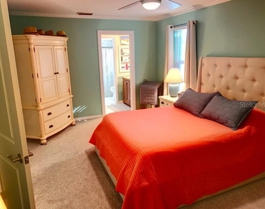 323 Dolphin Parkway - Photo Thumbnail 8