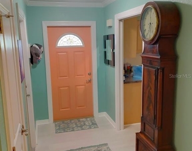 323 Dolphin Parkway - Photo Thumbnail 2