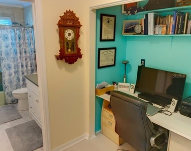 323 Dolphin Parkway - Photo Thumbnail 10