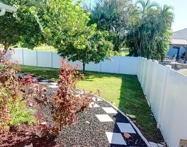 323 Dolphin Parkway - Photo Thumbnail 16