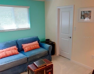 323 Dolphin Parkway - Photo Thumbnail 20