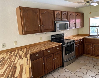 9191 Gewant Boulevard - Photo Thumbnail 16