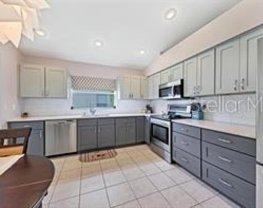 4510 Sanibel Way - Photo Thumbnail 4