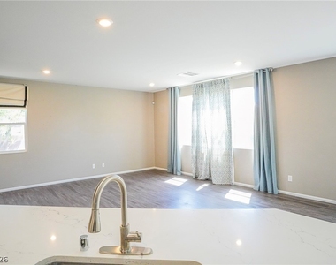 4525 Cougar Avenue - Photo Thumbnail 14