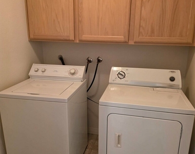 6912 Green Island Avenue - Photo Thumbnail 11