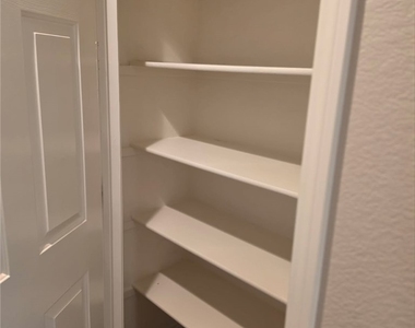 6912 Green Island Avenue - Photo Thumbnail 3